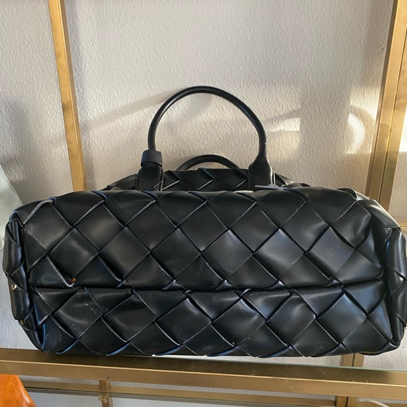 🖤 Lola Luxe Woven Leather Tote with Yellow Interior - Picture 6 of 6